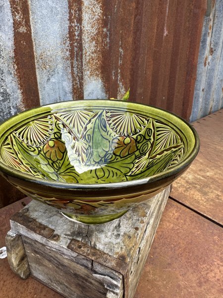 Spansk handgjord stor grön skål med vackert mönster