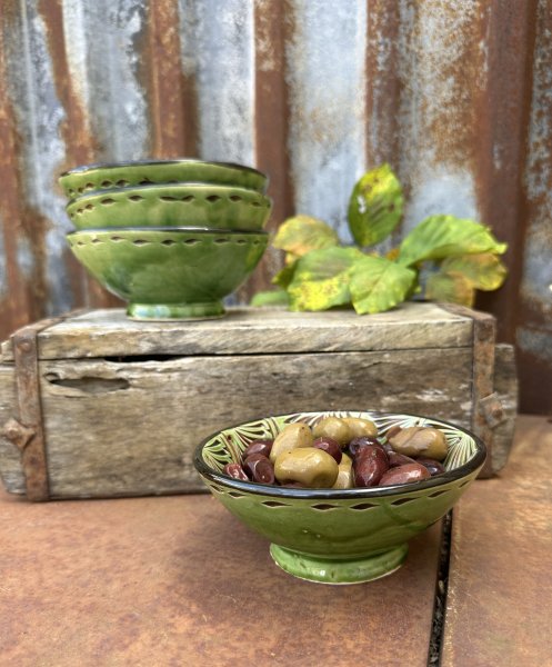 Spansk handgjord grön skål med vackert mönster