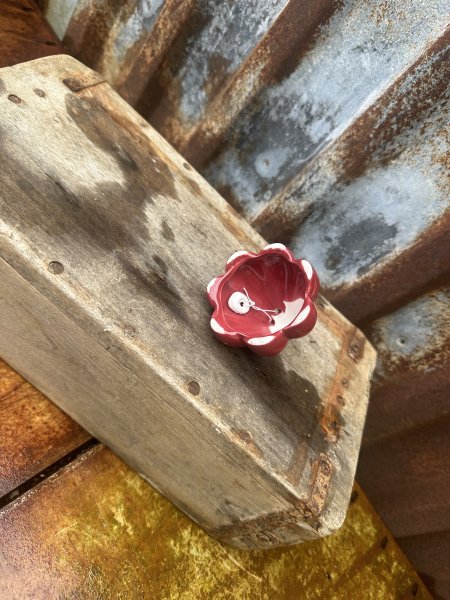 Röd bubbelklocka i porslin att hänga