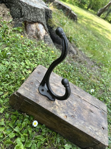 Större krok i gjutjärn med dubbla krokar 