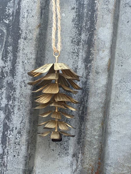 Kotte i metall att hänga och dekorera med 