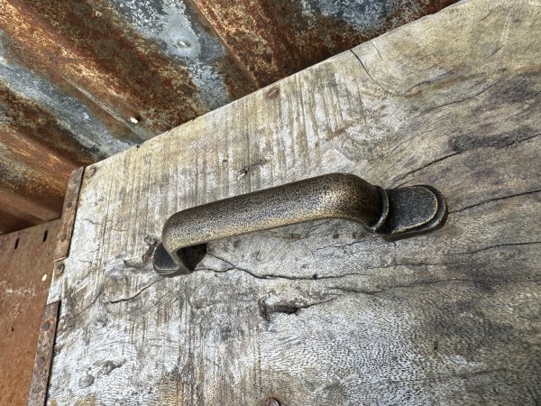 Handtag i järn antik guld nyans