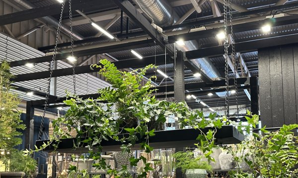 Stor svart hylla / takhyllan att hänga 