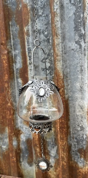 Hängande ljuslykta i glas med prismor