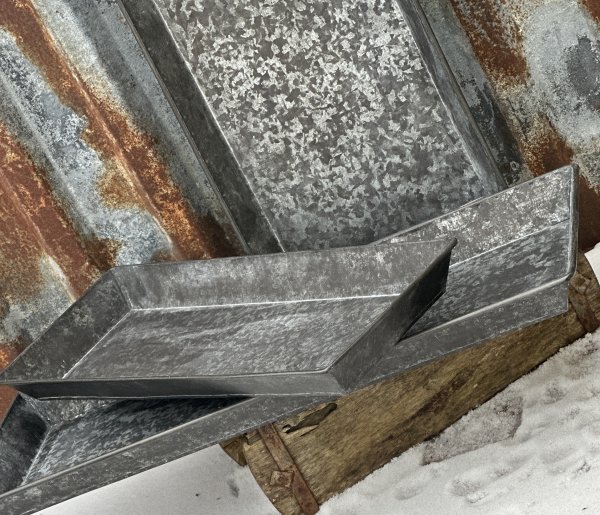 Avlång större zink bricka i grå svart nyans 