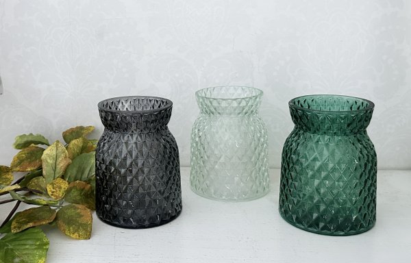 Vas i färgat glas med mönster 