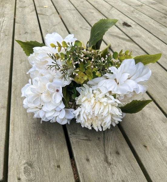 Vacker stor bukett med mixade blommor