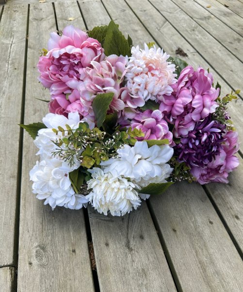 Vacker stor bukett med mixade blommor