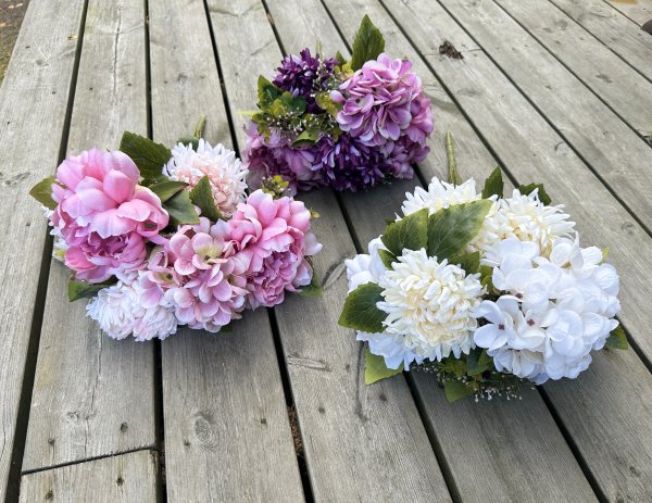 Vacker stor bukett med mixade blommor