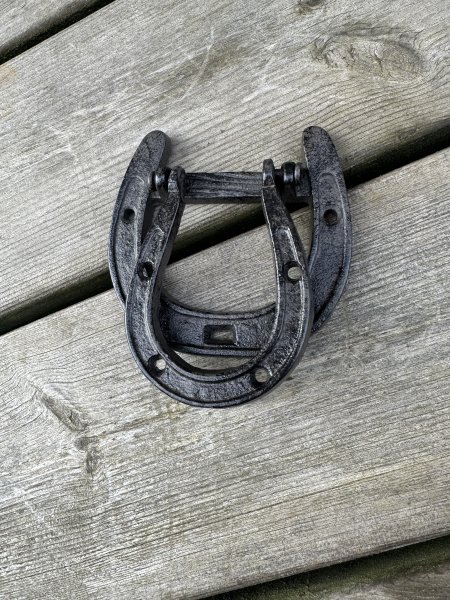 Dörrklapp / dörrkläpp hästsko i brunt järn