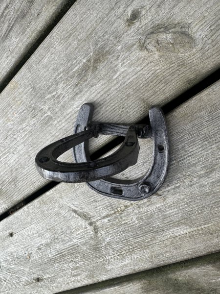 Dörrklapp / dörrkläpp hästsko i brunt järn