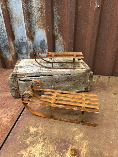 Släde i rost att dekorera med