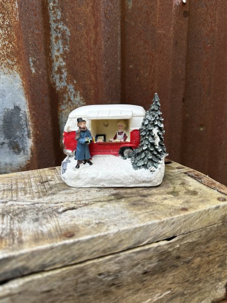 Matvagn i vinterskrud med belysning