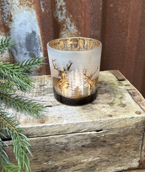 Ljuslykta vildmark med frostad dekor