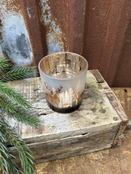 Ljuslykta vildmark med frostad dekor