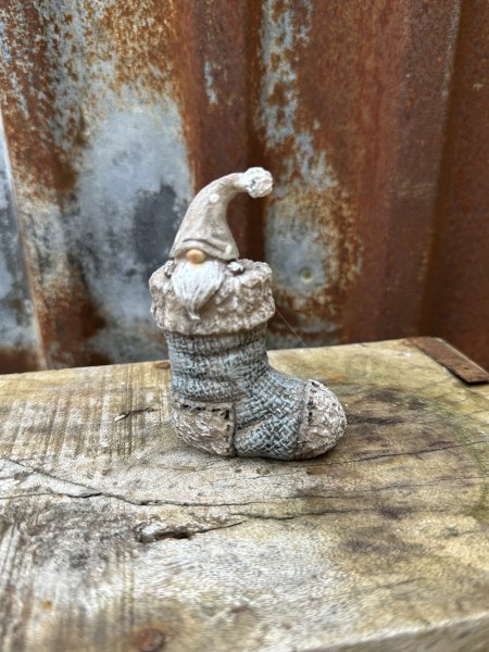 Söt tomte i raggsocka