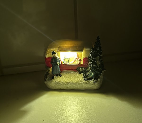 Matvagn i vinterskrud med belysning