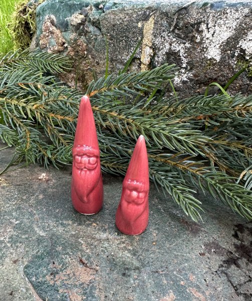 Röd tomte i porslin 