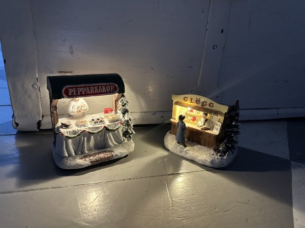 Julmarknadsstånd med belysning