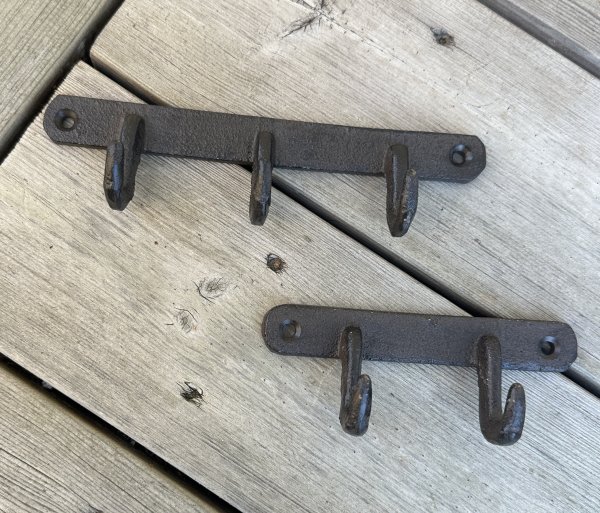 Hängare med flera krokar i gjutjärn