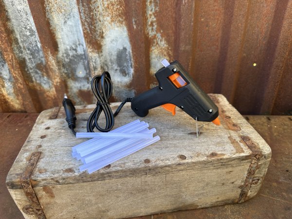 Limpistol och lim för pyssel och pynt