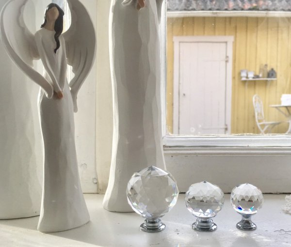 Diamantknopp i glas rund med silverkrage