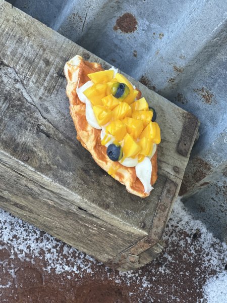 Bakverk / bakelse våffla med grädde och frukt