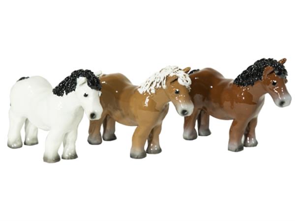 Hästen Brunte att dekorera med. Brunte finns i tre modeller. -Vit -Ljusbrun -Mörkbrun Välarbetad och vacker häst med fina detalj