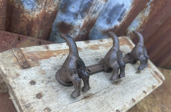 Smides hängare med hundar / hundsvansar