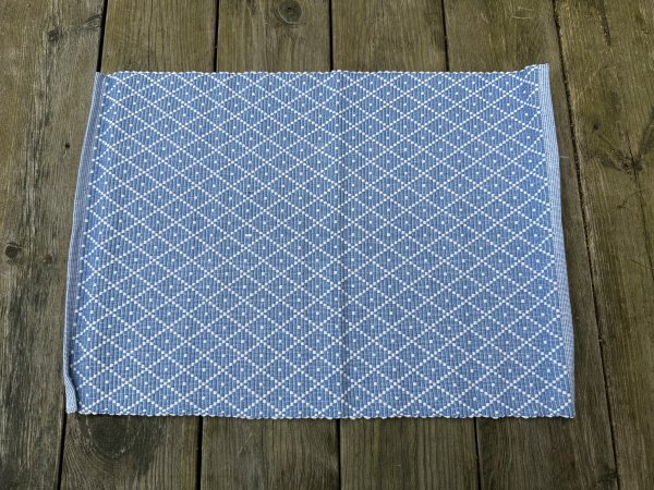 Bordstablett Ella mönstrad i vitt och blått