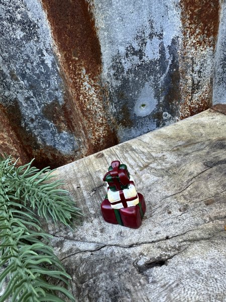 Paket julklapps hög att dekorera med 