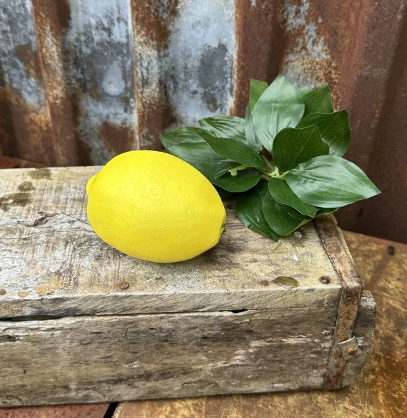 Stor gul konstgjord citron 