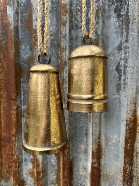 Stor klocka / Bjällra i antik guld med jutesnöre