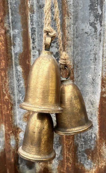 Klocka / Bjällra i antik guld tre stora i klase