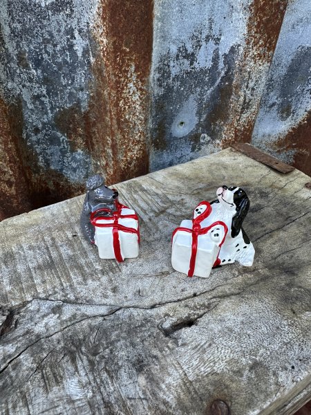 Söta och gulliga hundar och katter med paket Designade Camilla Ståhl 