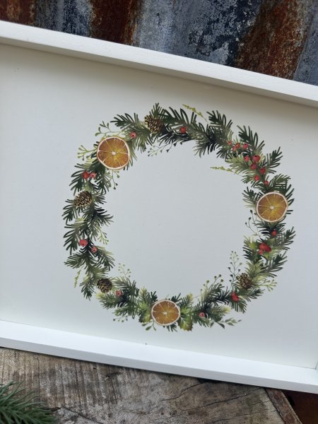 Vacker bricka med motiv av en julkrans 