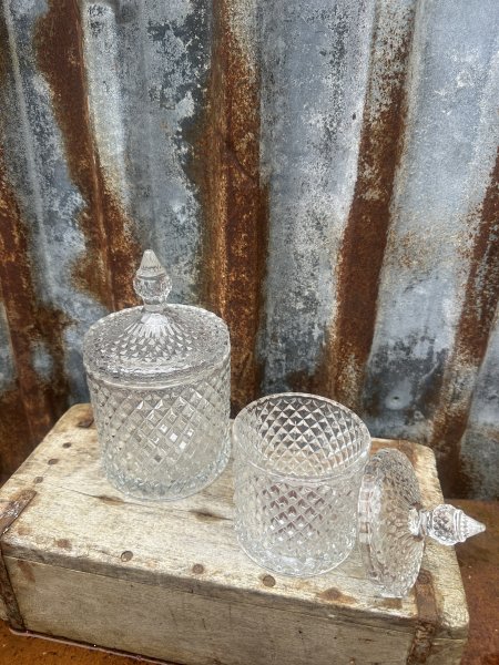 Glasskål med lock modell diamant