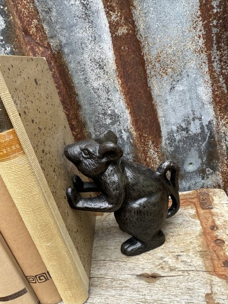 Bokstöd råtta i järn 