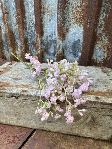 Kort kvist med konstgjord rosa brudslöja i bukett modell 