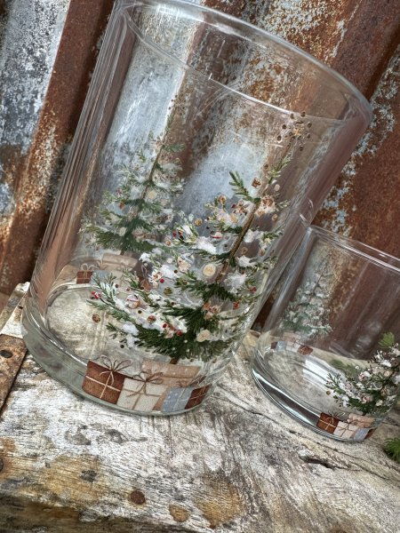 Ljuslykta i glas med julgran
