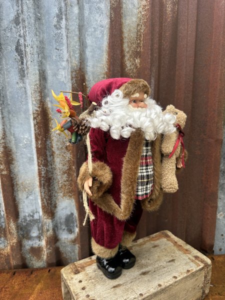 Stor fin tomte med pälskappa och julklappssäck