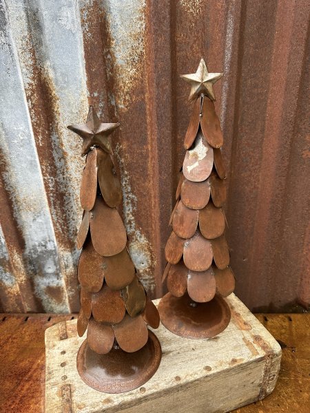 Större gran julgran i rost och zink 