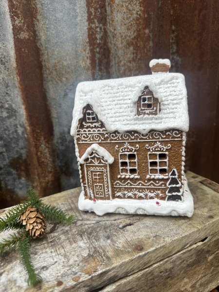 Vackert pepparkakshus med belysning