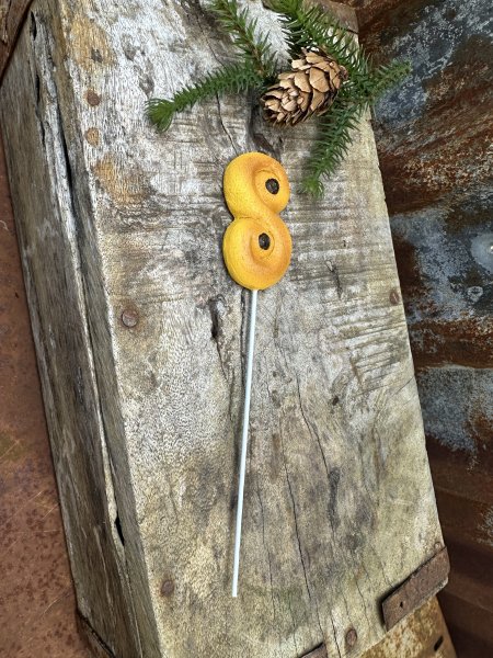 Lussekatt / lussebulle på stick att dekorera med 