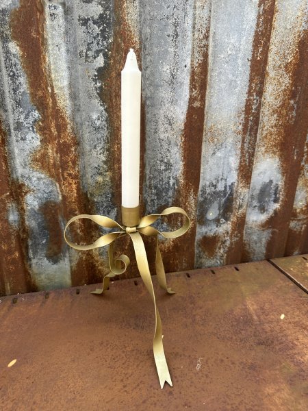 Vacker och elegant rosett ljusstake i metall 