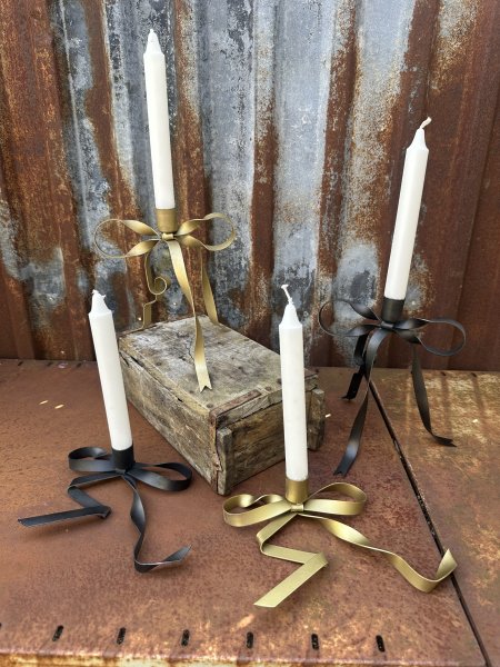 Vacker och elegant rosett ljusstake i metall 