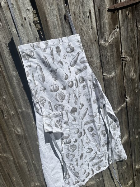 Kökshandduk förkläde och grytlapp grönsaker i vitt och grått