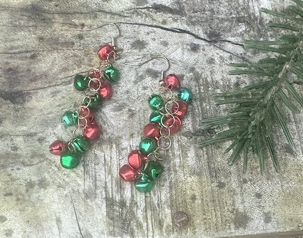 Örhängen jul med spelande bjällror i rött och grönt