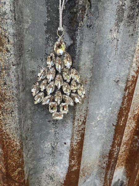 Julgran i silver med diamant formade stenar 