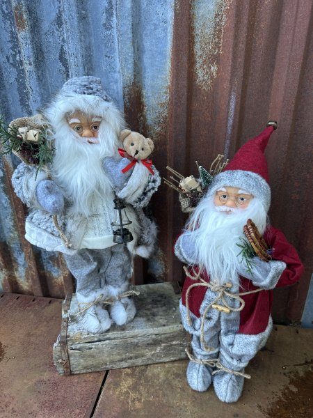 Stor fin tomte med pälskappa och luva med bjällra